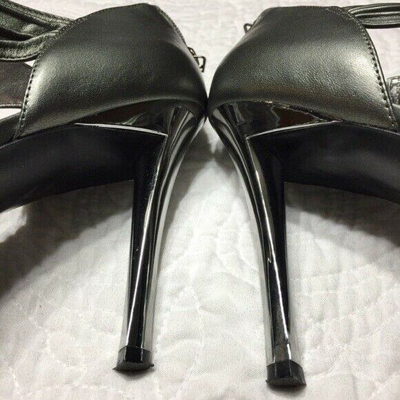 Guess Davisa Gun Metal Silver Grey Leather Stiletto Sandals Size 9.5M - Picture 4 of 8